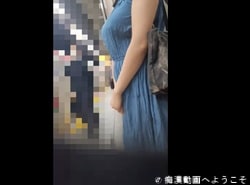 指舐めは完全堕ちの証拠！？電車痴漢で困惑から至福表情に変わる一重美女