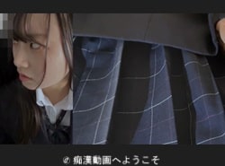 しつこい痴漢手に睨むほど嫌がるJKが連日電車痴漢でクチュ音立てられる姿