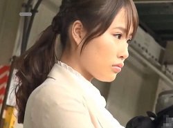 潮吹き量ハンパない敏感OLが電車内で痴漢され駅弁ハメ中出しドクドク