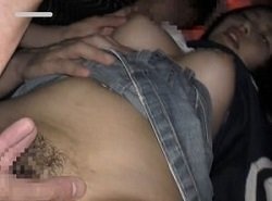 美ボディなロケット巨乳美ギャルがライブハウス痴漢で「ああイッちゃう！」
