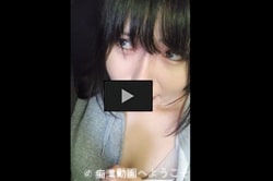 電車痴漢に遭遇し不機嫌なるも指とローターで我慢イキしちゃう女子