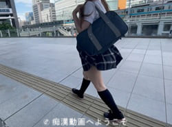 透けブラ紐そそる抱き心地よさげボディJKのパンチラ姿を追跡的連日堪能