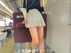 電車乗り継いだ後も同じ男から粘着痴漢された美脚女性の痴漢体験場面映像